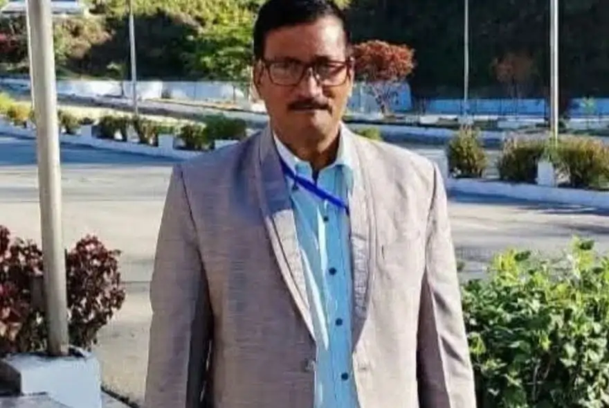 দেৰগাঁৱত ভয়াৱহ দুৰ্ঘটনা; অচিনাক্ত বাহনৰ খুন্দাত নিহত প্ৰধান শিক্ষক