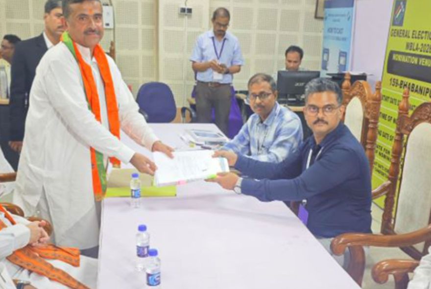 মমতাৰ দুৰ্গত বিজেপিৰ শক্তি প্ৰদৰ্শন, অমিত শ্বাহৰ উপস্থিতিত মনোনয়ন দাখিল শুভেন্দু অধিকাৰীৰ