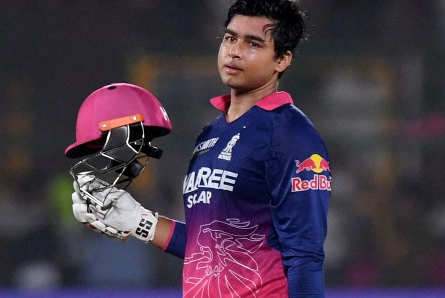 ‘এখন ফটোৰ বাবে ১০০ টকা দিব লাগিব’; অনুৰাগীক দাবী বৈভৱ সূৰ্য্যবংশীৰ, ভিডিঅ’ ভাইৰেল
