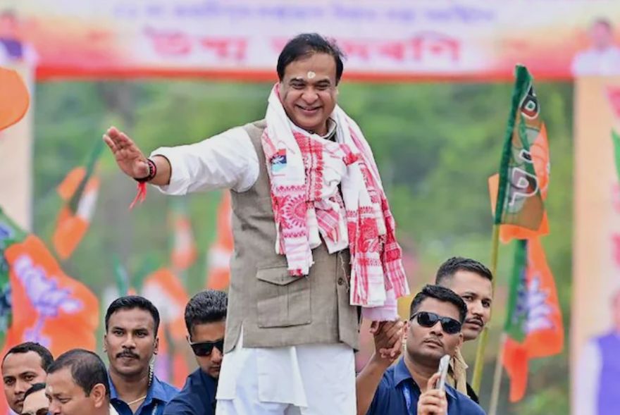 হিমন্ত চৰকাৰ ২.০ : শপত গ্ৰহণৰ পূৰ্বে মা কামাখ্যা আৰু শংকৰদেৱৰ আশীৰ্বাদ বিচাৰিলে মুখ্যমন্ত্ৰীয়ে