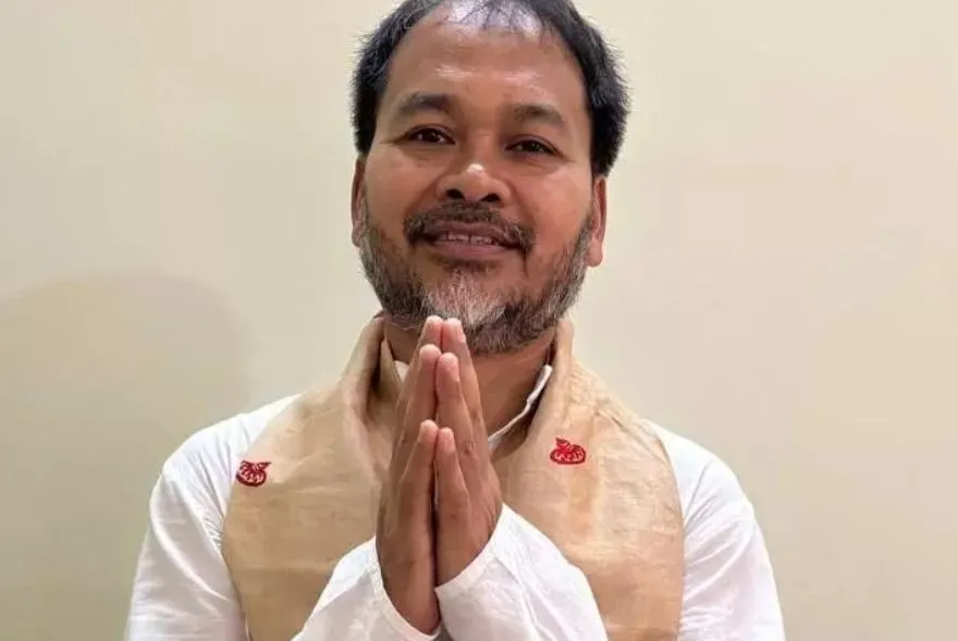 'কংগ্ৰেছৰ কেৰামতালিত সকলো বৰবাদ হৈ গ'ল'; ফলাফলৰ ৪৮ ঘণ্টাৰ পিছতেই গৌৰৱ গগৈক তুলাধূনা অখিল গগৈৰ