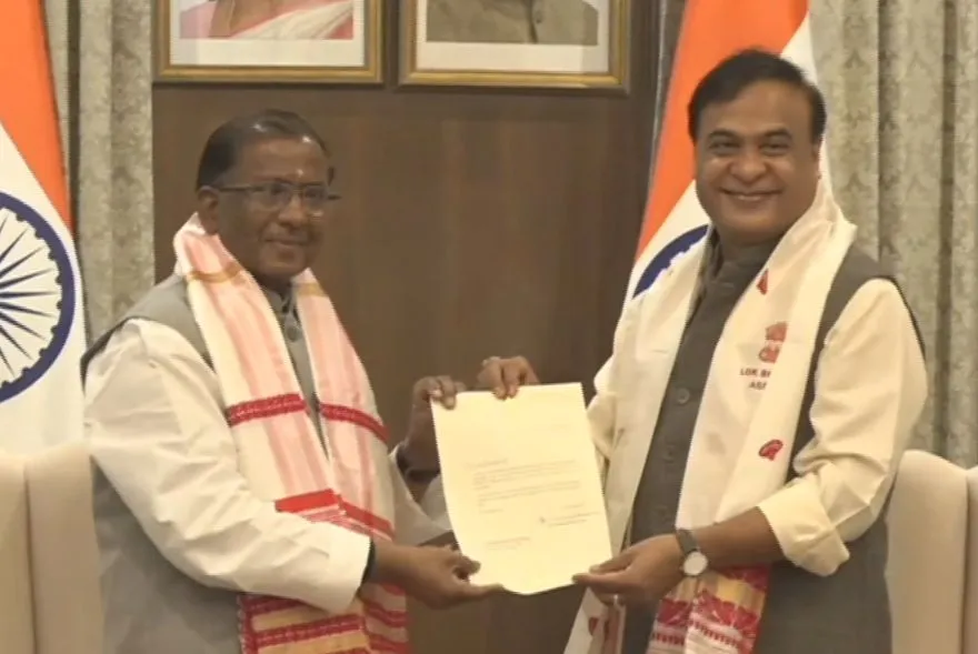 পদত্যাগ পত্ৰ দাখিল হিমন্ত বিশ্ব শৰ্মাৰ; নতুন চৰকাৰক লৈ গুৰুত্বপূৰ্ণ মন্তব্য
