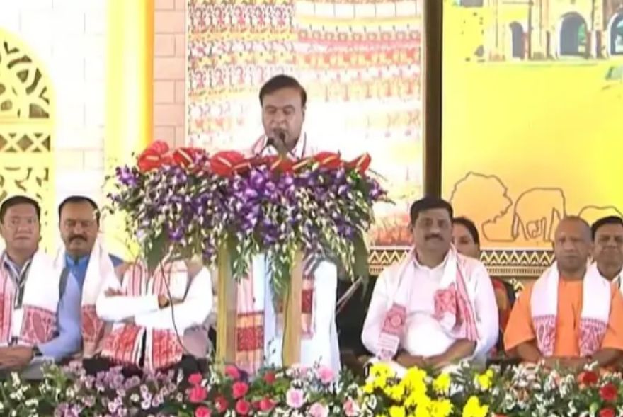 অসমত এন ডি এ ৩.০: পুনৰ হিমন্ত যুগৰ আৰম্ভণি, মুখ্যমন্ত্ৰী হিচাপে দ্বিতীয়বাৰৰ বাবে শপত গ্ৰহণ