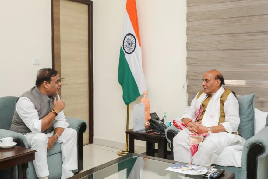 ৰাজনাথ সিঙক সাক্ষাৎ মুখ্যমন্ত্ৰী হিমন্ত বিশ্ব শৰ্মাৰ; প্ৰতিৰক্ষা খণ্ডত ৰাজ্যৰ স্থান নিৰ্ধাৰণৰ ক্ষেত্ৰত নিৰ্দেশনা বিচাৰে