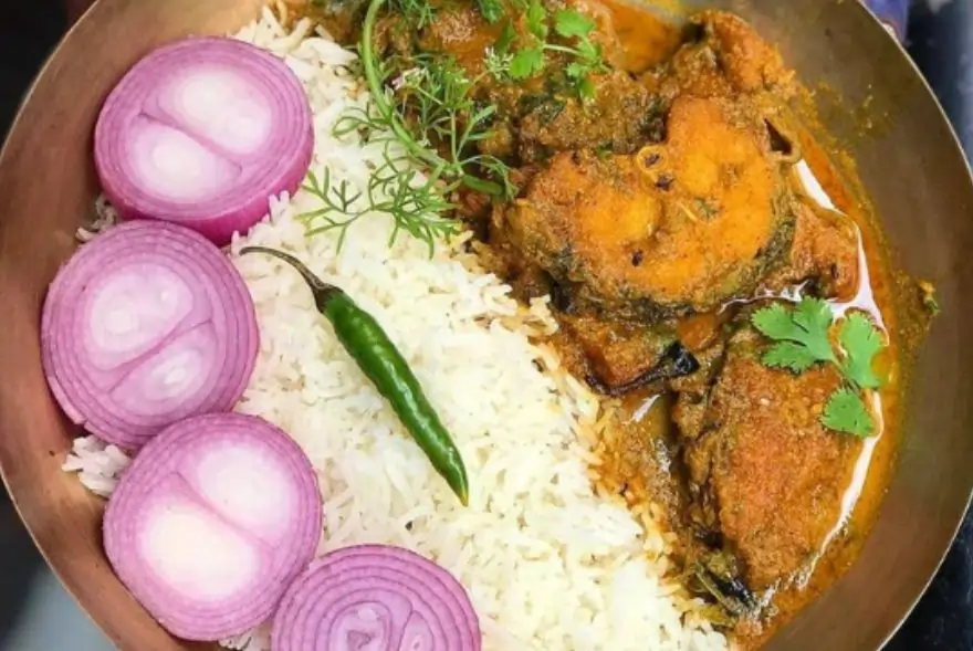 মাত্ৰ ৫ টকাত মাছ-ভাত, শিক্ষানুষ্ঠান-ধৰ্মীয় অনুষ্ঠানৰ কাষত সুৰা নিষিদ্ধঃ চৰকাৰৰ ডাঙৰ সিদ্ধান্ত