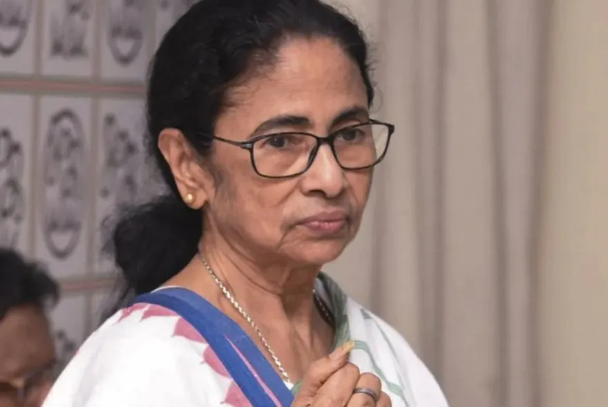 মমতা বেনাৰ্জীৰ বিৰুদ্ধে এজাহাৰখন দাখিল; সনাতন ধৰ্ম সন্দৰ্ভত আপত্তিজনক মন্তব্যৰ অভিযোগ