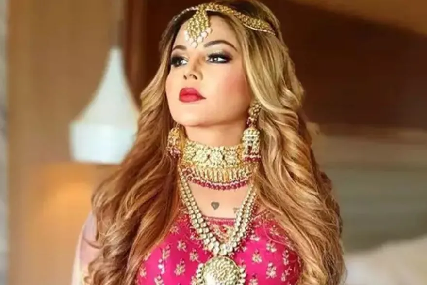 “মোক মাৰ পিট কৰিছিল”; ৰাখী সাৱন্তই উদঙালে বৈবাহিক জীৱনৰ যন্ত্ৰণা