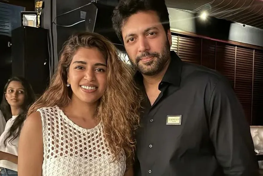 "এতিয়া তেওঁ তোমাৰ..."; ৰবি মোহনৰ সৈতে বিতৰ্কৰ পিছতে কেনিছা ফ্ৰান্সিছই এৰিলে চেন্নাই