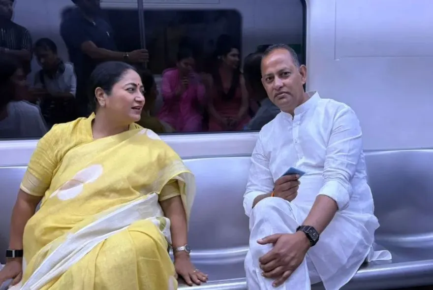 প্ৰধানমন্ত্ৰীৰ আহ্বানলৈ সঁহাৰি; বিলাসী বাহন এৰি মেট্ৰ’ৰে যাত্ৰা মুখ্যমন্ত্ৰী ৰেখা গুপ্তাৰ