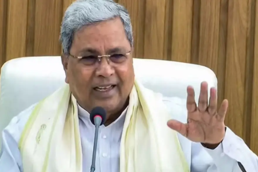 সিদ্ধাৰামায়াৰ পদত্যাগ পত্ৰ গ্ৰহণ ৰাজ্যপালৰ, আজি দিল্লীত শীৰ্ষ নেতৃত্বক সাক্ষাৎ কৰিব শিৱকুমাৰে