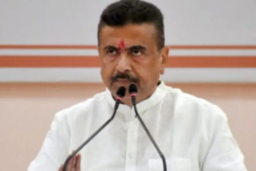 বংগত অবৈধ অনুপ্ৰৱেশকাৰীৰ বিৰুদ্ধে ডাঙৰ পদক্ষেপ: স্থাপন হ’ব বিশেষ ‘হোল্ডিং চেন্টাৰ’