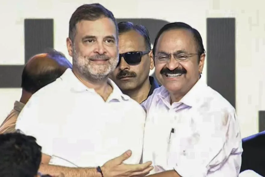 কেৰালাৰ নতুন মুখ্যমন্ত্ৰী হ’ল ভি.ডি.সতীশন; ৰাহুল গান্ধীৰ উপস্থিতিত শপত গ্ৰহণ