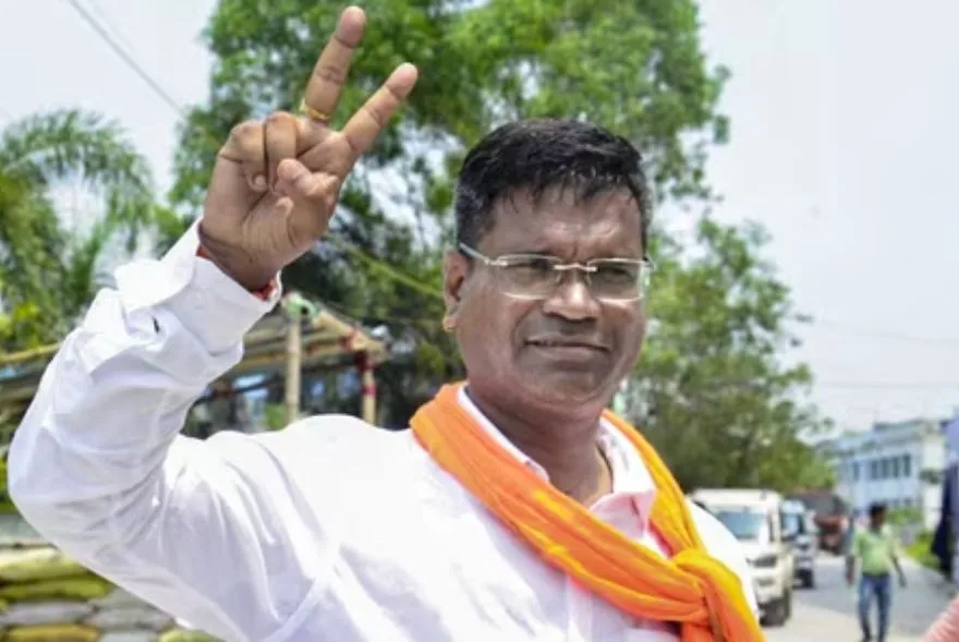 ফাল্টাত বিজেপিৰ বিজয় গুঞ্জন; ১ লাখতকৈও অধিক ভোটত পৰাজয় জাহাংগীৰ খানৰ