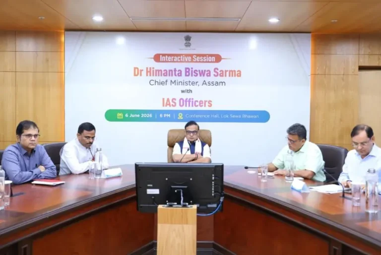 'বিকশিত অসম' গঢ়াৰ সংকল্প : এশৰো অধিক IAS বিষয়াৰ সৈতে মুখ্যমন্ত্ৰী ড০ হিমন্ত বিশ্ব শৰ্মাৰ গুৰুত্বপূৰ্ণ বৈঠক