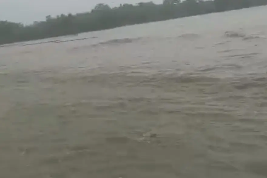 ডিব্ৰুগড়ত ভয়াৱহ হৈ পৰিছে বান পৰিস্থিতিঃ বন্যাৰ্তৰ বাবে জাৰি নিৰ্দেশনা
