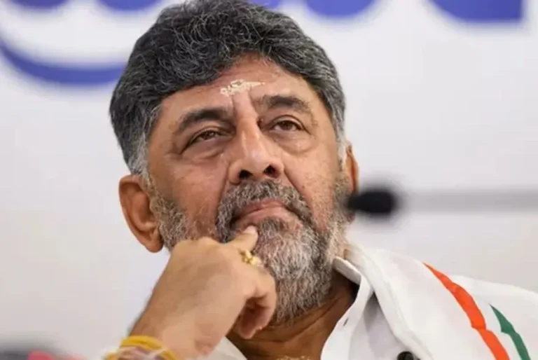 আজি কৰ্ণাটকৰ মুখ্যমন্ত্ৰী হিচাপে শপত ল’ব ডি কে শিৱকুমাৰে...