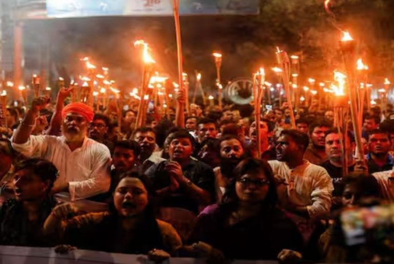 ঢাকাৰ আকাশত প্ৰতিধ্বনিত হ’ল 'জয় শ্ৰী ৰাম' শ্লোগানৰ; ৰাজপথত হাজাৰ হাজাৰ হিন্দুৰ প্ৰতিবাদ
