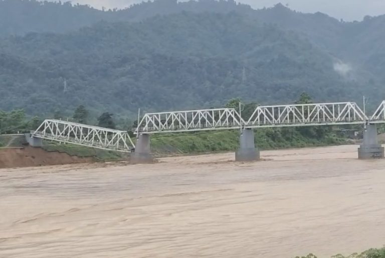 ধেমাজিত বানৰ তাণ্ডৱ; খহি পৰিল দীপাৰ ৰে’লৱে দলং