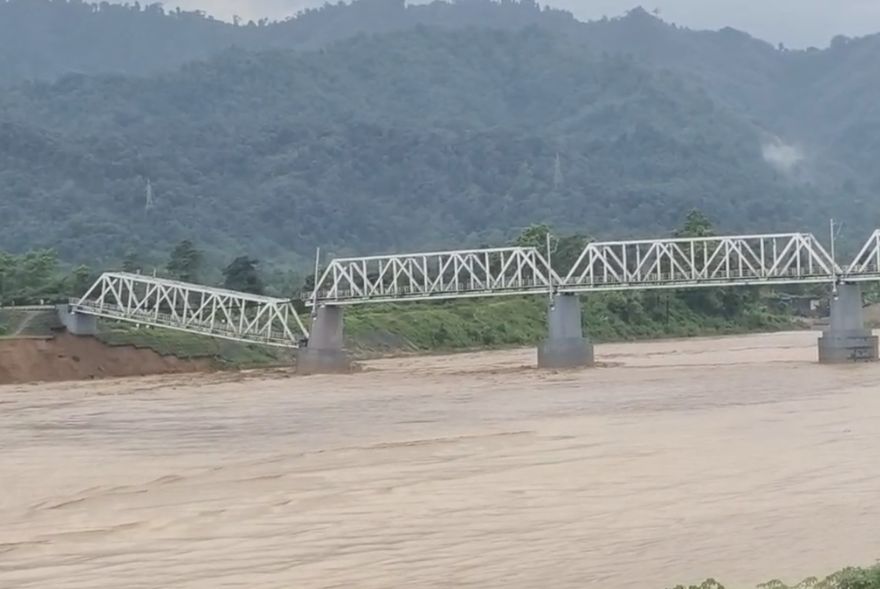 ধেমাজিত বানৰ তাণ্ডৱ; খহি পৰিল দীপাৰ ৰে’লৱে দলং