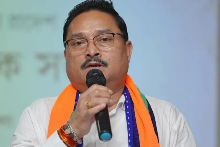 ‘কেৱল ৰাজনৈতিক ক্ষমতা ধৰি ৰাখিবলৈকে জৰুৰীকালীন অৱস্থা ঘোষণা কৰিছিল’; কংগ্ৰেছক কটাক্ষ দিলীপ শইকীয়াৰ
