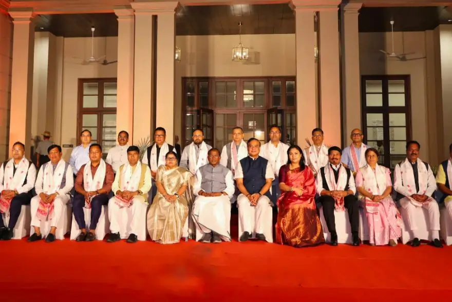 ৰাজ্যপালৰ আতিথ্যত লোক ভৱনত ‘স্নেহ মিলন’: ক’ভিডৰ পিছত পুনৰ জীৱন্ত হ’ল পুৰণি পৰম্পৰা