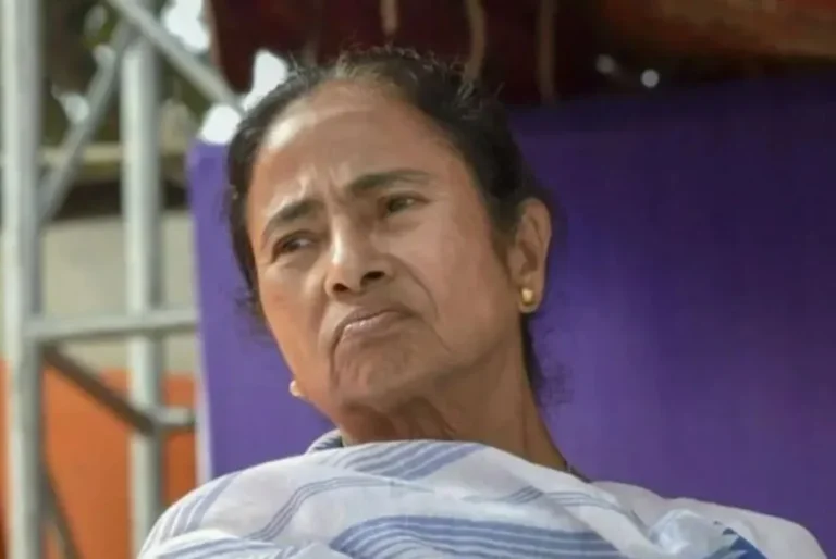 মমতা বেনাৰ্জীৰ তৃণমূল কংগ্ৰেছত বিভাজনৰ সংকত; অসন্তুষ্ট বিধায়কে গঠন কৰিব পাৰে নতুন দল