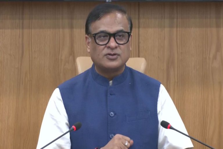 গুৱাহাটীৰ আৰ্যনগৰ ঘটনাক লৈ মুখ্যমন্ত্ৰী ড০ হিমন্ত বিশ্ব শৰ্মাই প্ৰথমটো প্ৰতিক্ৰিয়া প্ৰকাশ কৰিছে।