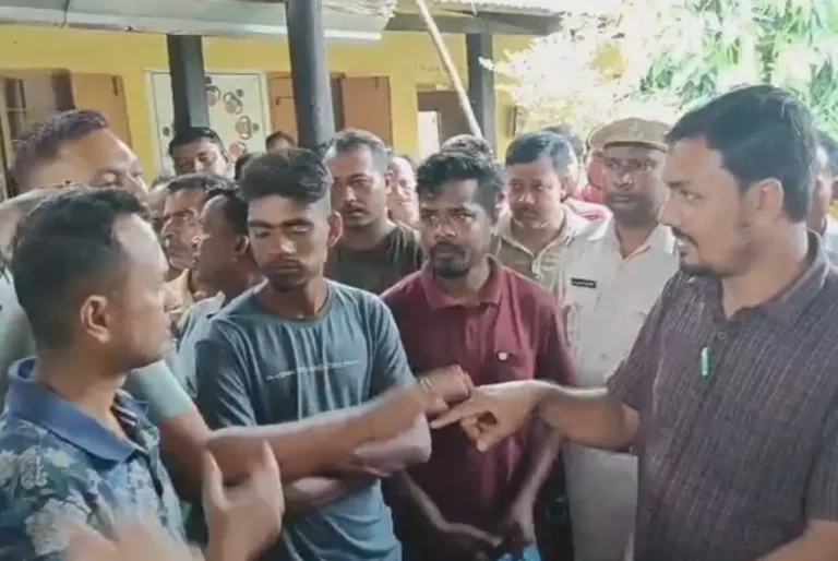 চৰকাৰী বিদ্যালয়ৰ শ্ৰেণীকোঠাতে ভক্ষণ নিষিদ্ধ মাংস, হিন্দু ছাত্ৰকো খুৱাবলৈ চেষ্টা