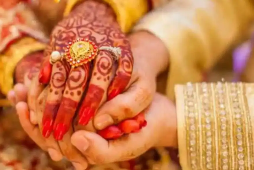 বিয়াৰ নিমন্ত্ৰণী পত্ৰত এতিয়াৰে পৰা উল্লেখ থাকিব লাগিব দৰা-কইনাৰ জন্ম তাৰিখ