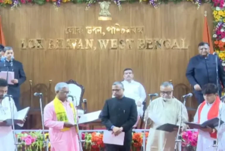বংগত শুভেন্দু অধিকাৰীৰ মন্ত্ৰীসভা সম্প্ৰসাৰণ; ৩৫ গৰাকী নতুন মুখে ললে শপত