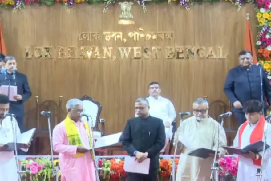 বংগত শুভেন্দু অধিকাৰীৰ মন্ত্ৰীসভা সম্প্ৰসাৰণ; ৩৫ গৰাকী নতুন মুখে ললে শপত