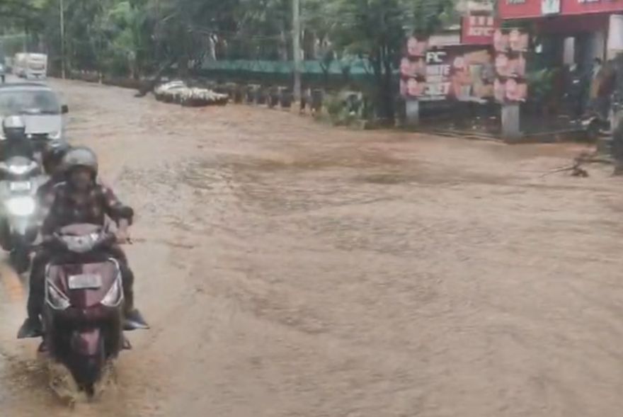 এজাক বৰষুণ; পুনৰ কৃত্ৰিম বানৰ কবলত মহানগৰী