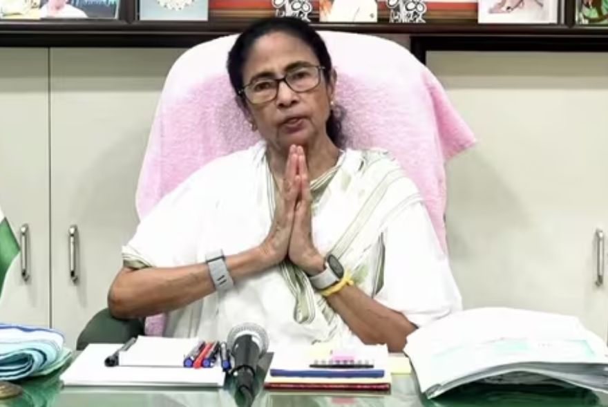 “তেওঁলোকে বিচাৰিছিল মোৰ হাৰ্ট এটেক হওক, কিন্তু…”; বিদ্ৰোহৰ মাজতে বিজেপিক তীব্ৰ সমালোচনা মমতা বেনাৰ্জীৰ