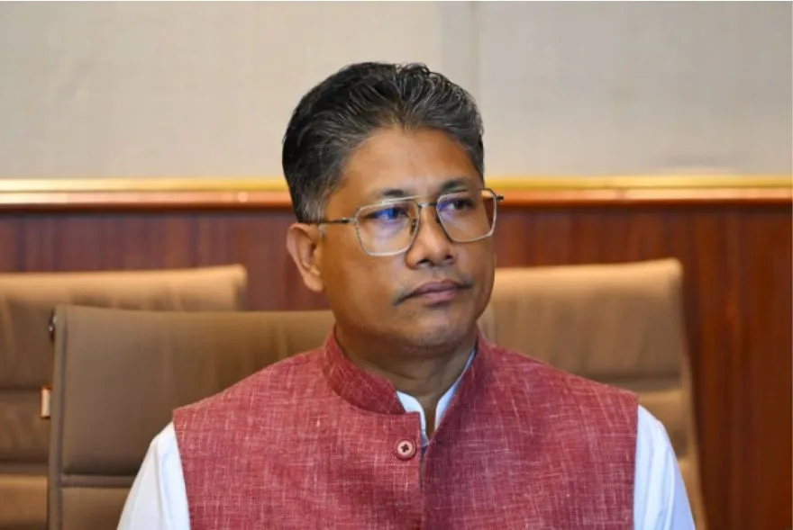 ‘কৃষকৰ পেটত লাঠ মাৰিব বিচাৰিছে অখিলে’; অখিল গগৈক তীব্ৰ আক্ৰমণ মন্ত্ৰী পীয়ুষ হাজৰিকাৰ