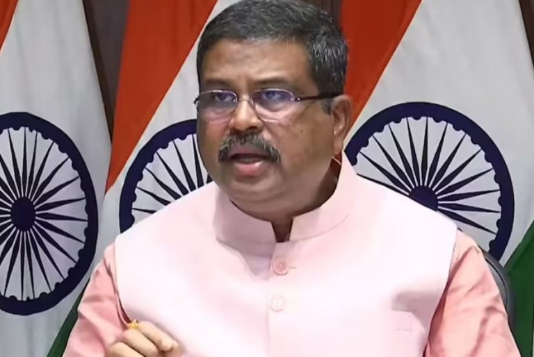 ‘মই দেশৰ যুৱ প্ৰজন্মক গভীৰ সন্মান জনাওঁ’; শিক্ষামন্ত্ৰী ধৰ্মেন্দ্ৰ প্ৰধানৰ পদত্যাগ
