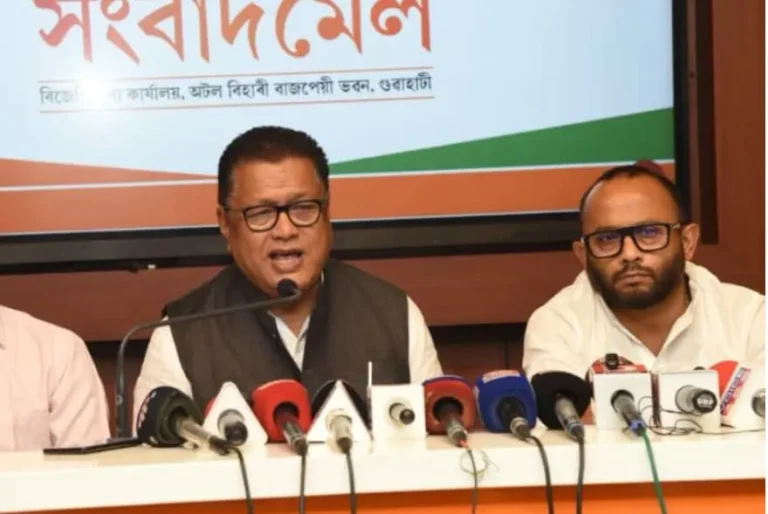 “প্ৰশ্নকাকত ফাদিলৰ ঘটনাক ৰাহুল গান্ধীয়ে ৰাজনৈতিক নাটকলৈ পৰিণত কৰিলে”; ৰনোজ পেগু
