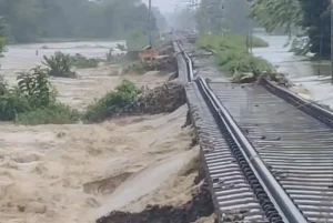 উজনিৰ বান পৰিস্থিতি: ৰে’লে যাত্ৰীৰ বাবে বিশেষ ব্যৱস্থা প্ৰশাসনৰ