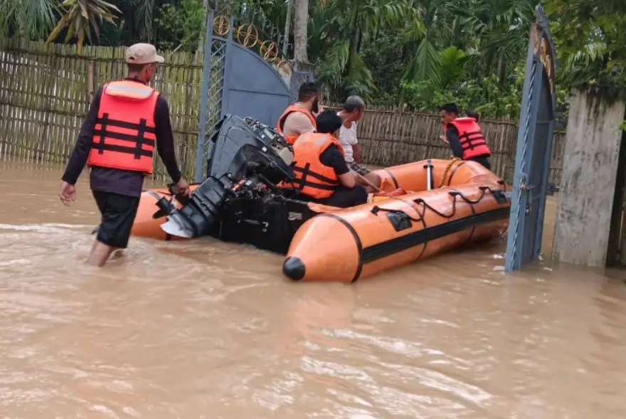 সেনাৰ 'অপাৰেচন জল ৰাহাত'ৰ জৰিয়তে শতাধিক বানাক্ৰান্তক উদ্ধাৰ