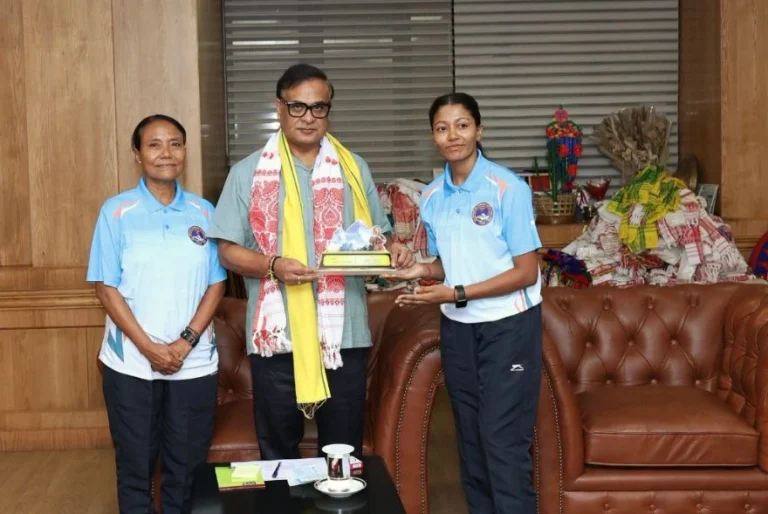 এভাৰেষ্ট বিজয়ী ৰূপমণি গড়লৈ অসম আৰক্ষীৰ চাকৰি: মুখ্যমন্ত্ৰীৰ বিশেষ সম্বৰ্ধনা