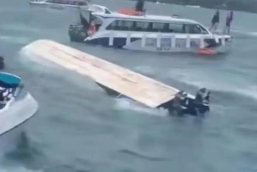 সাগৰত হাহাকাৰঃ এখন নাৱে কাঢ়িলে ১৫ গৰাকীৰ প্ৰাণ, কথমপি প্ৰাণ ৰক্ষা ২১ জনৰ
