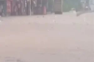 যোৰাবাটত ভয়ংকৰ কৃত্ৰিম বান, সাগৰসদৃশ পৰিৱেশ