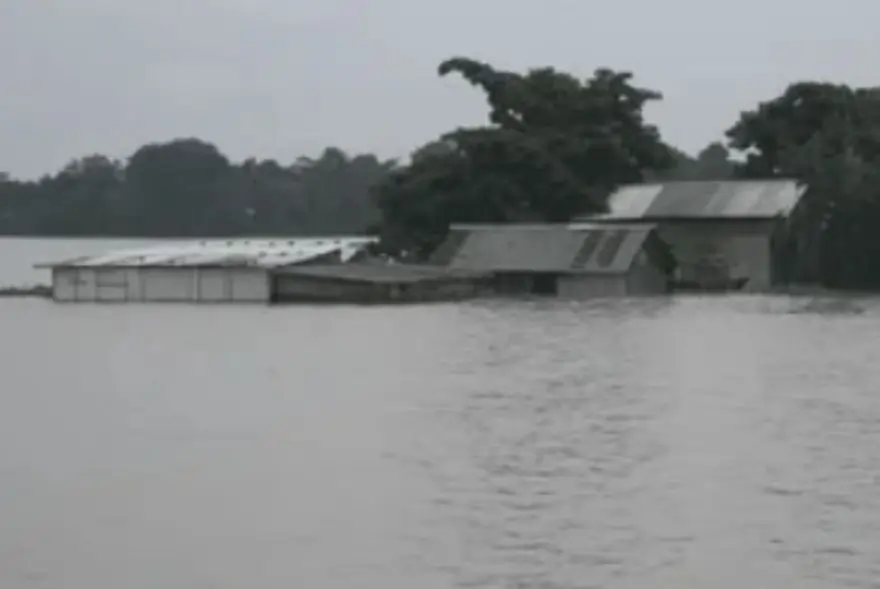 ভয়াৱহ হৈ পৰিছে অসমৰ বান পৰিস্থিতি: ৩৭ হাজাৰৰো অধিক লোক প্ৰভাৱিত, হাই এলাৰ্টত ৬ জিলা