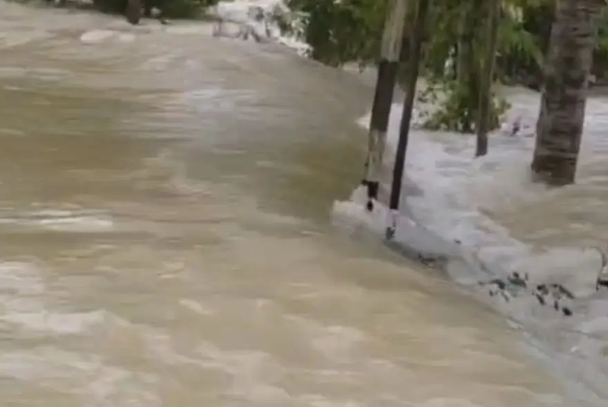 উজনিত পুনৰ ভয়াৱহ হৈ পৰিছে বান পৰিস্থিতি