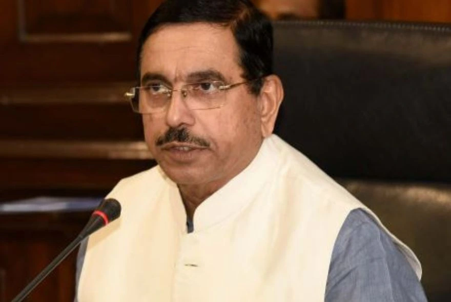 ধৰ্মেন্দ্ৰ প্ৰধানৰ পদত্যাগ: শিক্ষা মন্ত্ৰালয়ৰ অতিৰিক্ত দায়িত্ব প্ৰহ্লাদ যোশীক