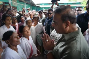 “ঘৰ-দুৱাৰ, দৰকাৰী নথি-পত্ৰ, কিতাপ সকলো ব্যৱস্থা কৰা হ’ব”; বন্যাৰ্তক আশ্বাস মুখ্যমন্ত্ৰীৰ