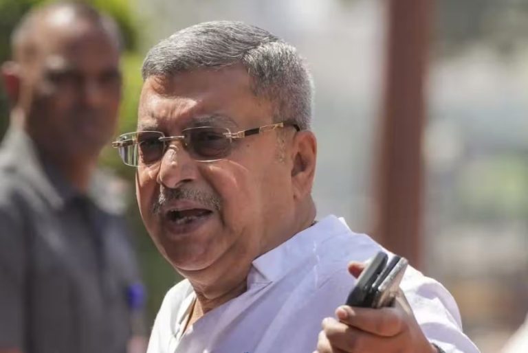 বিদ্ৰোহী মহিলা সাংসদক লৈ অপমানজনক মন্তব্য টিএমচিৰ কল্যাণ বেনাৰ্জীৰ; সমগ্ৰ সংসদ অধিৱেশনৰ বাবে নিলম্বিত